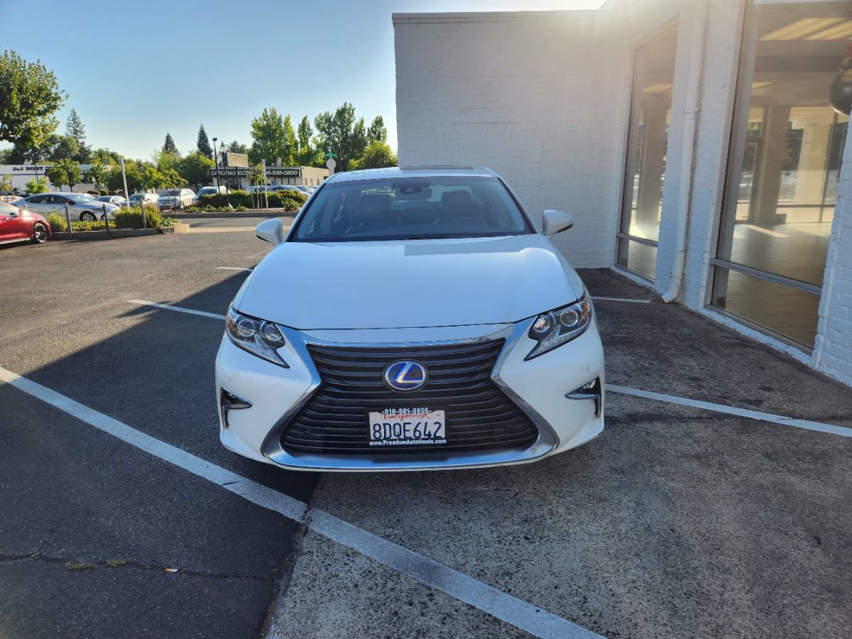 Used 2018 Lexus ES 300h w/ Luxury Package FWD image 8
