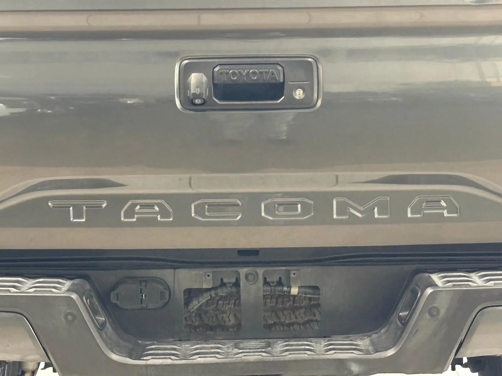 Used 2016 Toyota Tacoma TRD Off-Road AWD/4WD image 11