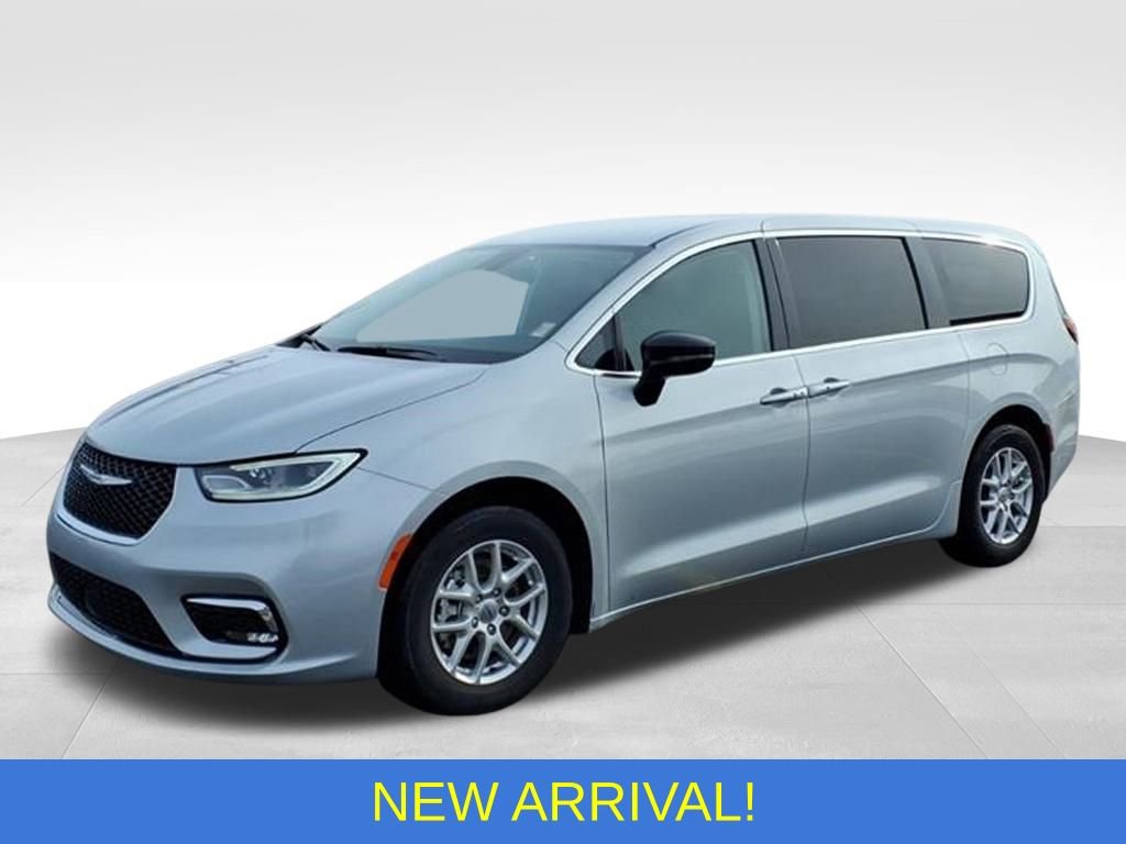 Used 2024 Chrysler Pacifica Touring-L