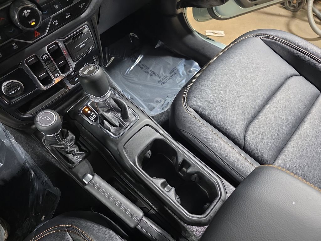 Used 2024 Jeep Wrangler Sahara w/ Safety Group image 23
