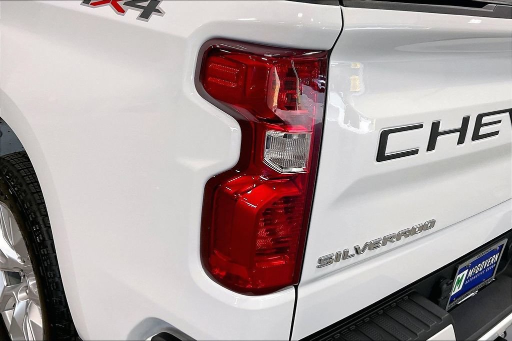 Used 2022 Chevrolet Silverado 1500 Custom AWD/4WD image 23