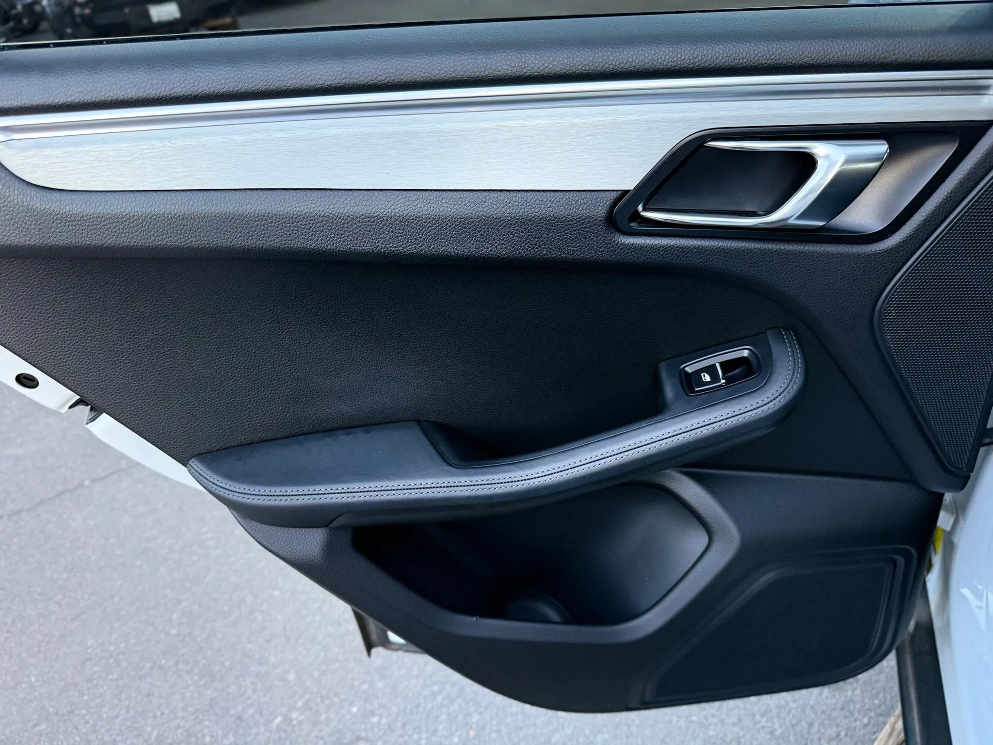 Used 2016 Porsche Macan S w/ Premium Package Plus AWD/4WD image 17