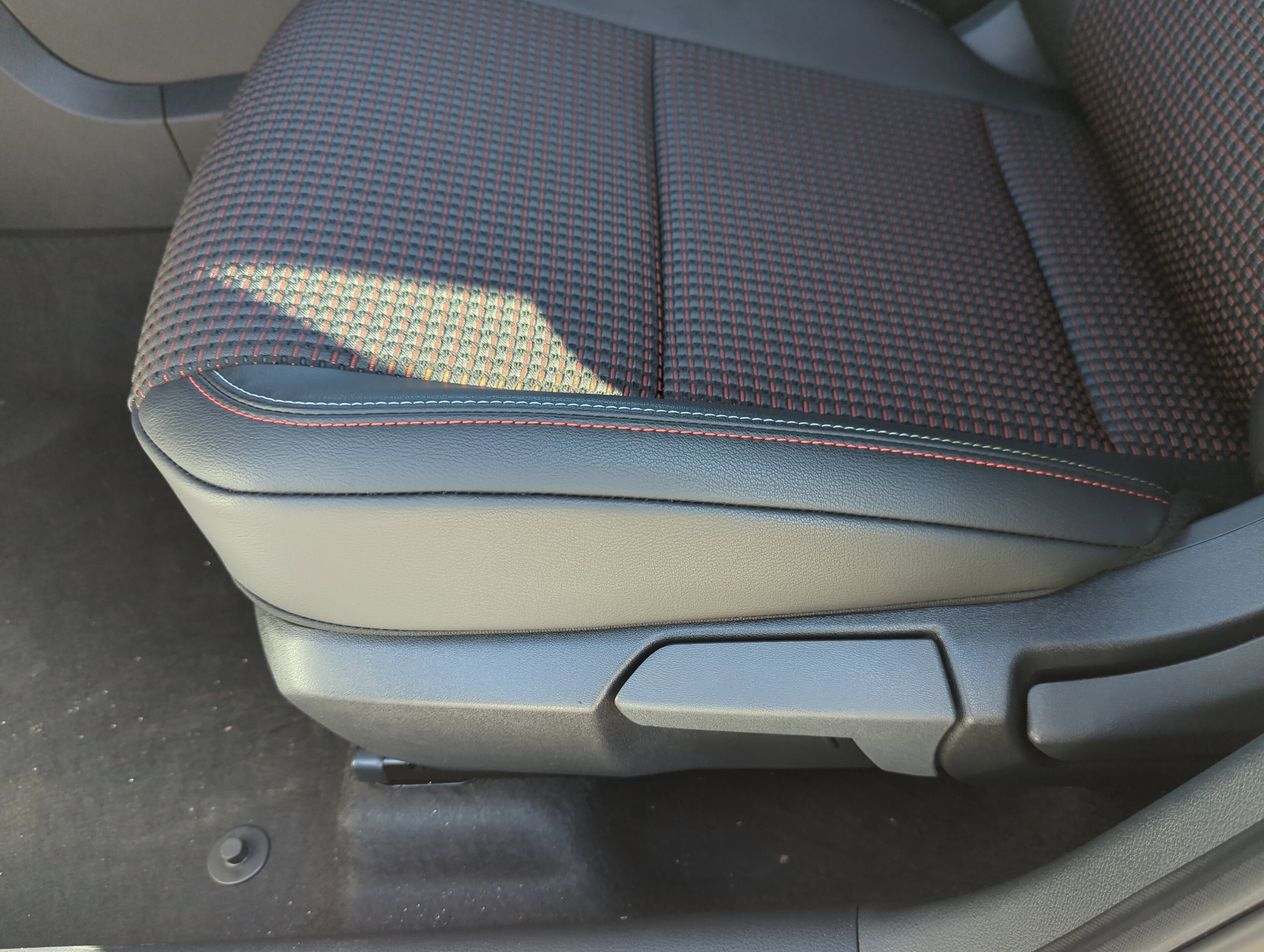 New 2026 Nissan Kicks SR w/ Cold Weather Package FWD image 21