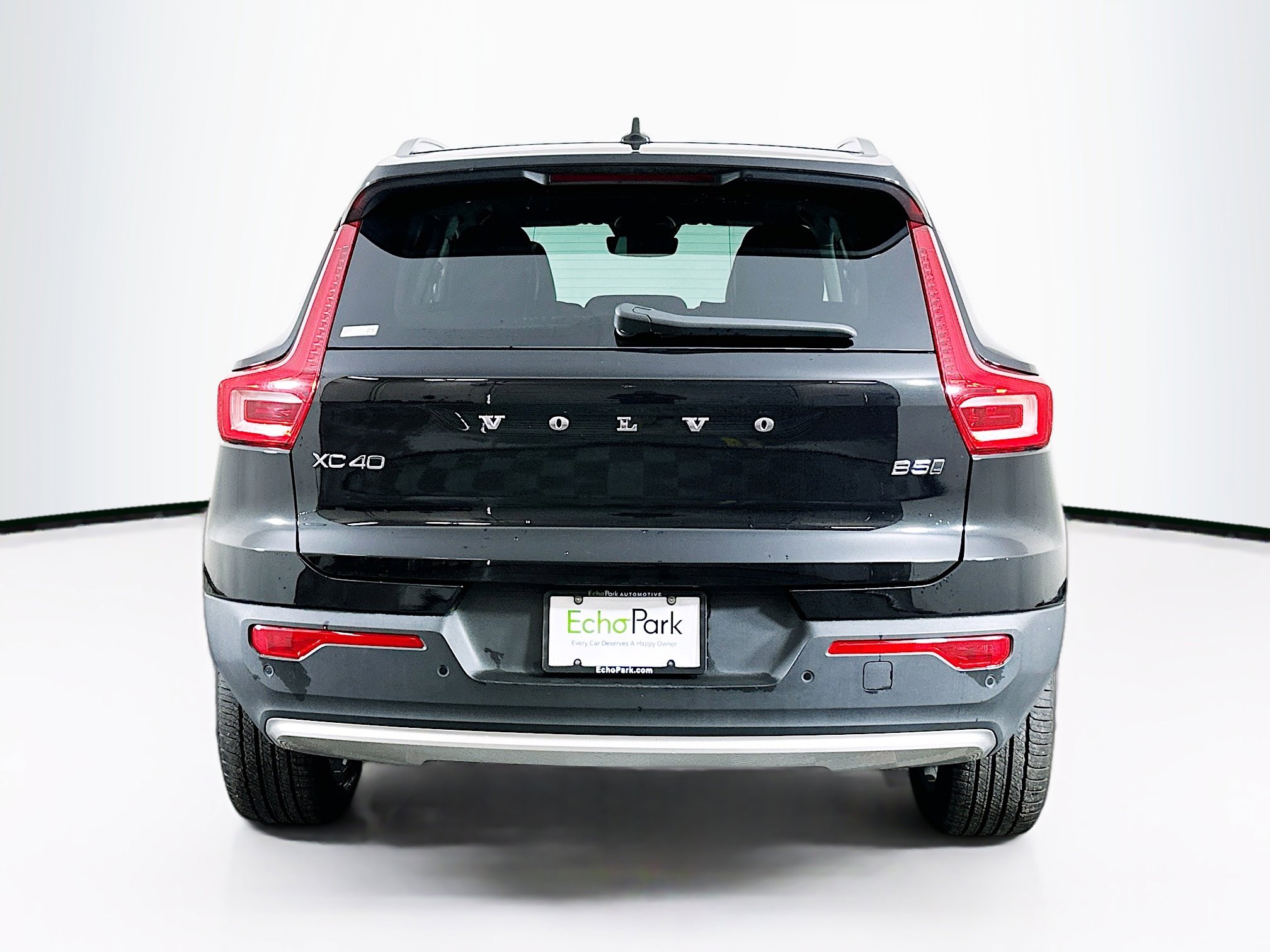 Used 2025 Volvo XC40 B5 Plus image 7