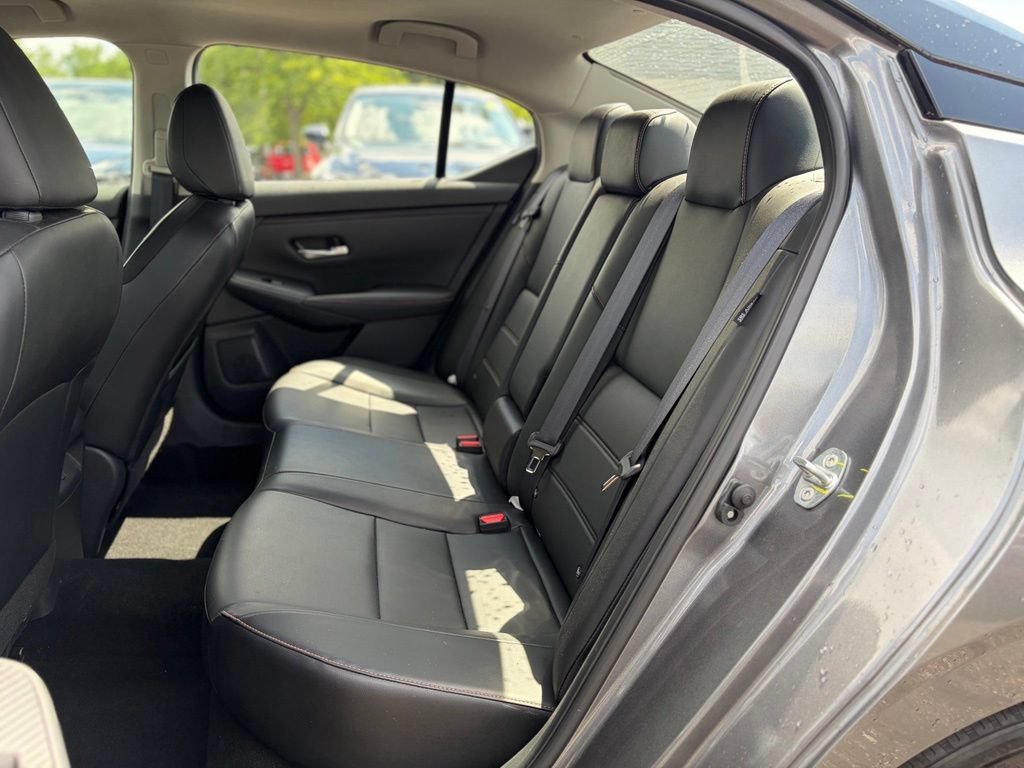 Used 2023 Nissan Sentra SR w/ SR Premium Package FWD image 10