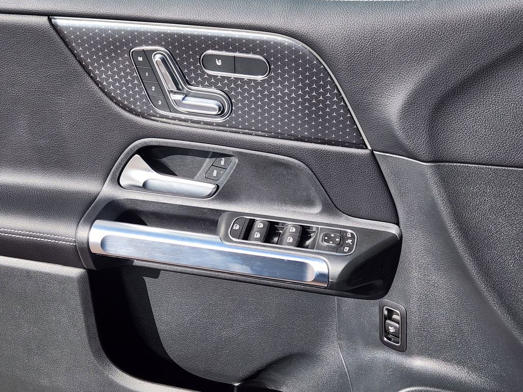 New 2025 Mercedes-Benz GLB 250 4MATIC image 19