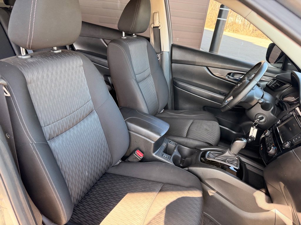 Used 2019 Nissan Rogue S w/ Special Edition Package image 17