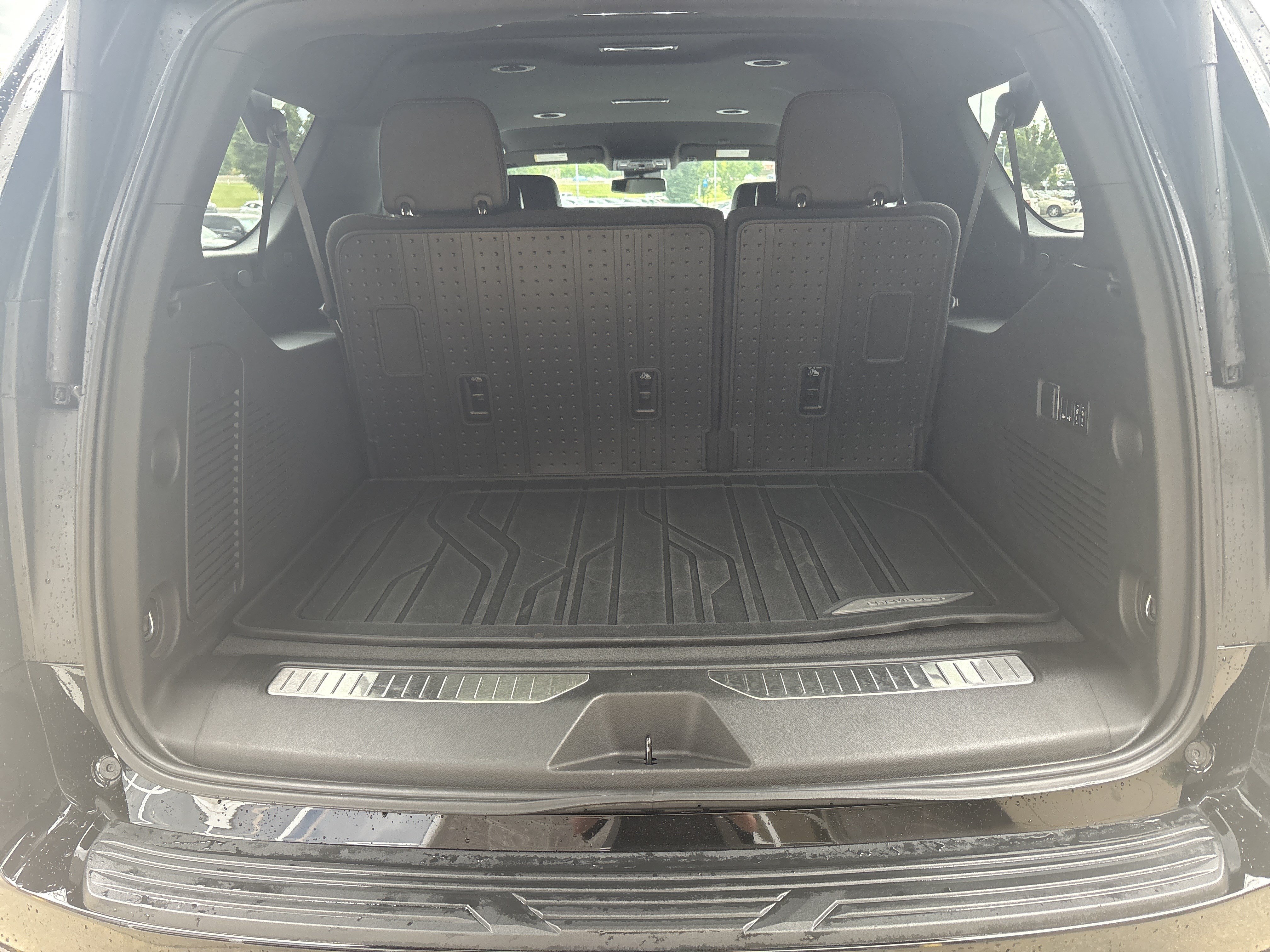 Used 2023 Chevrolet Suburban Z71 w/ Luxury Package AWD/4WD image 32