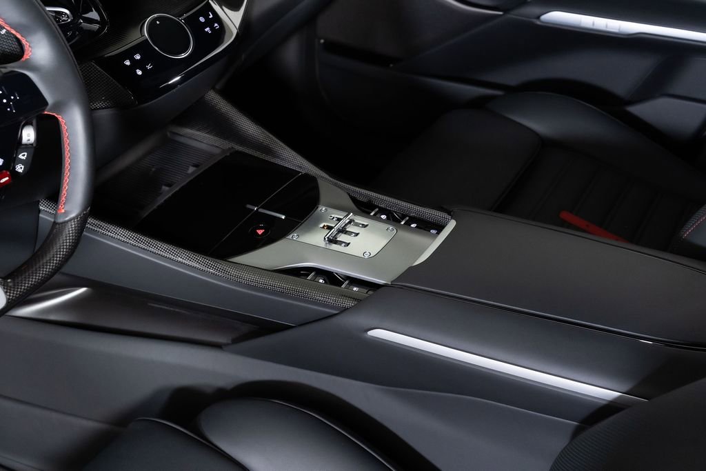 Used 2024 Ferrari Purosangue image 31