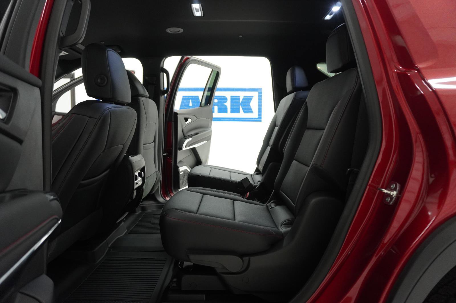 New 2026 Chevrolet Traverse Z71 w/ Enhanced Driving Package AWD/4WD image 40