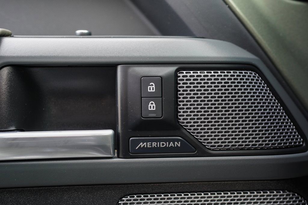 Used 2022 Land Rover Defender 90 X-Dynamic S image 38