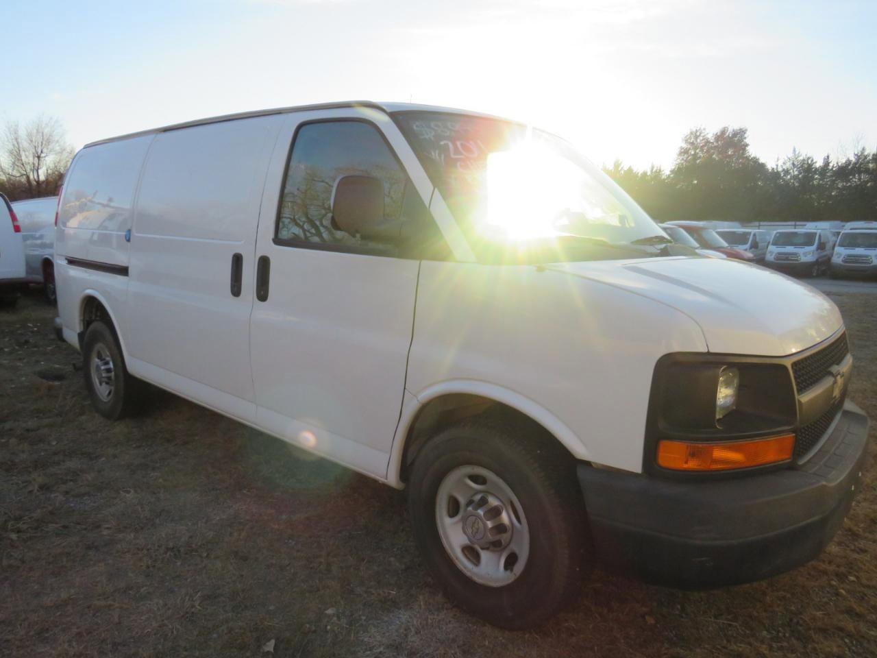 Used 2011 Chevrolet Express 2500 RWD image 23