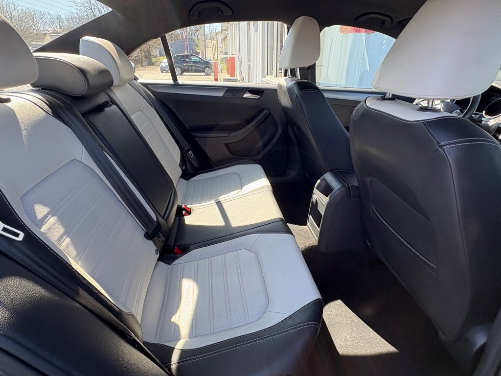 Used 2016 Volkswagen Jetta Sport image 15
