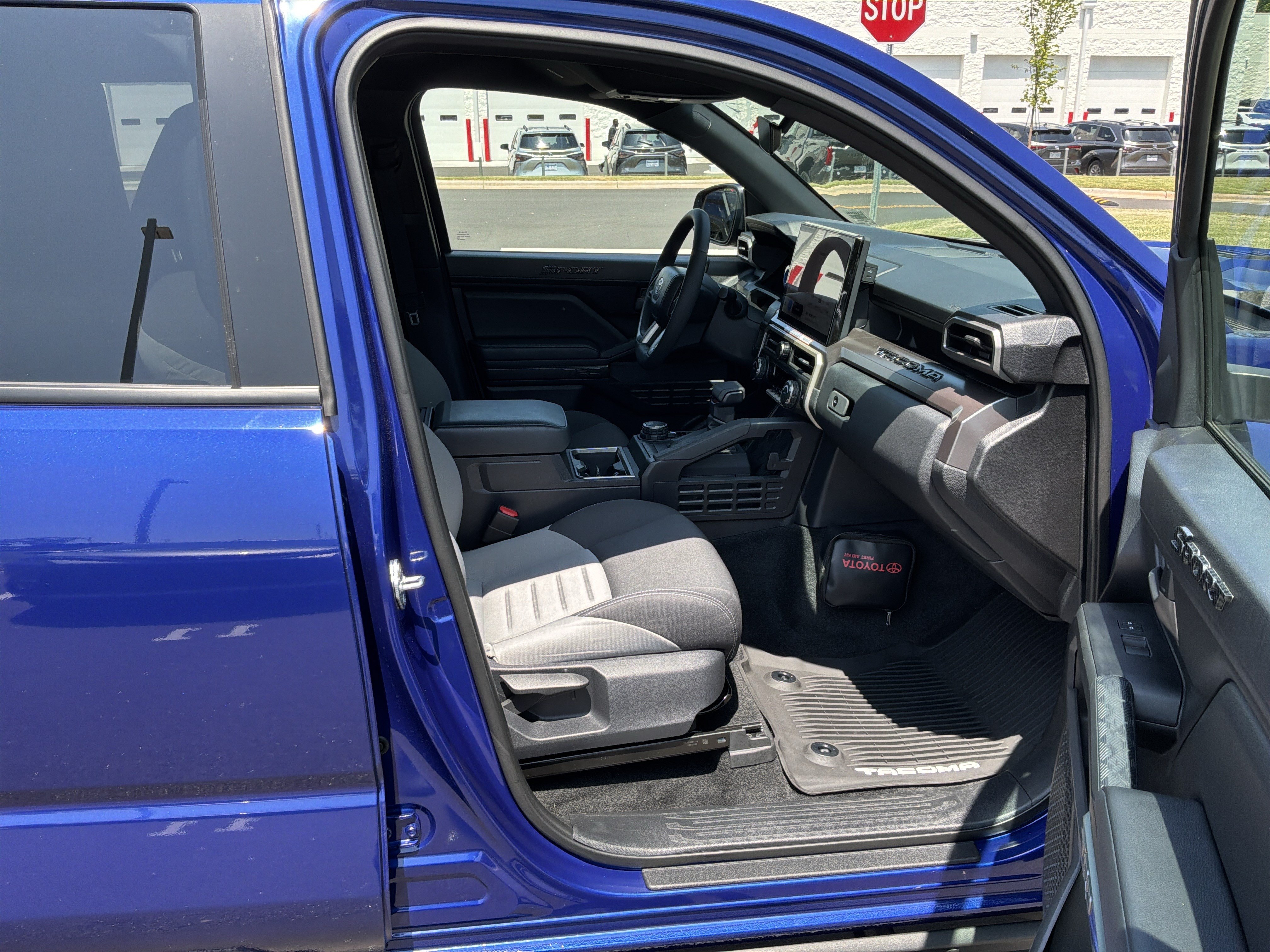 Used 2025 Toyota Tacoma TRD Sport w/ TRD Sport Premium Package AWD/4WD image 32