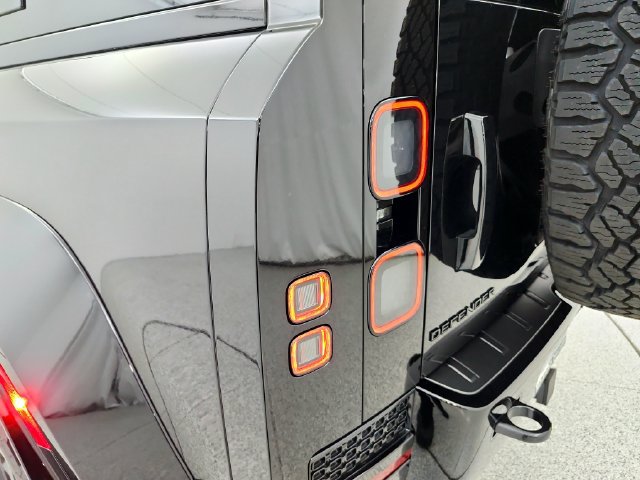 New 2026 Land Rover Defender 110 OCTA AWD/4WD image 31