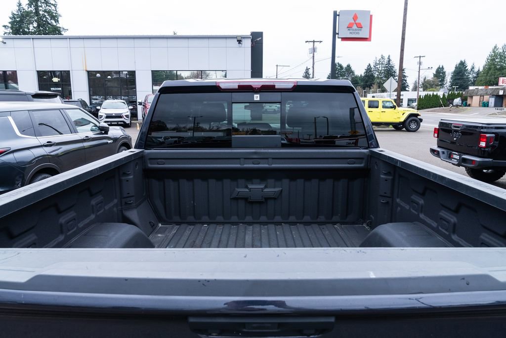 Used 2023 Chevrolet Silverado 1500 LT w/ Leather Package image 7