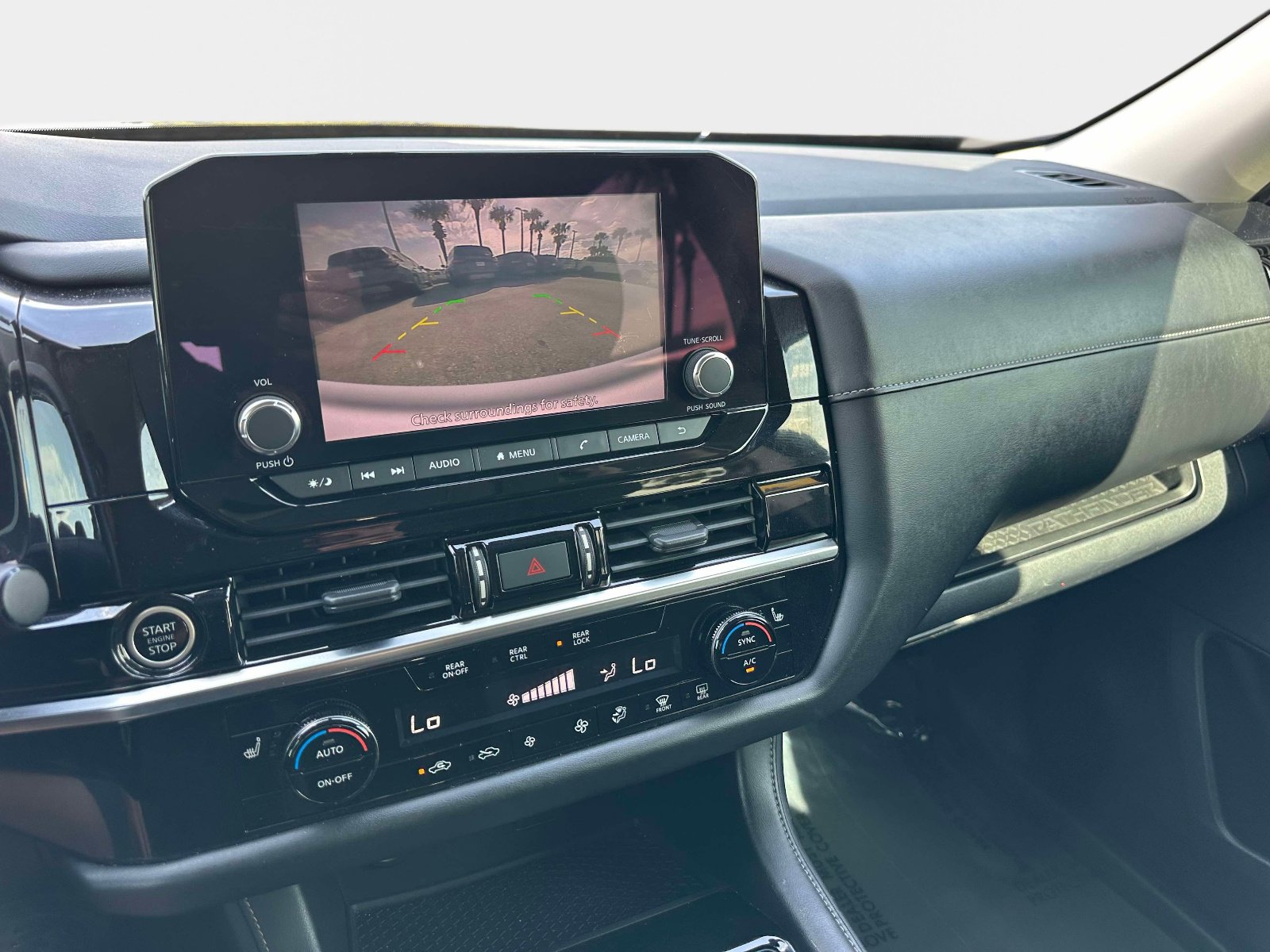 Used 2022 Nissan Pathfinder SV image 25