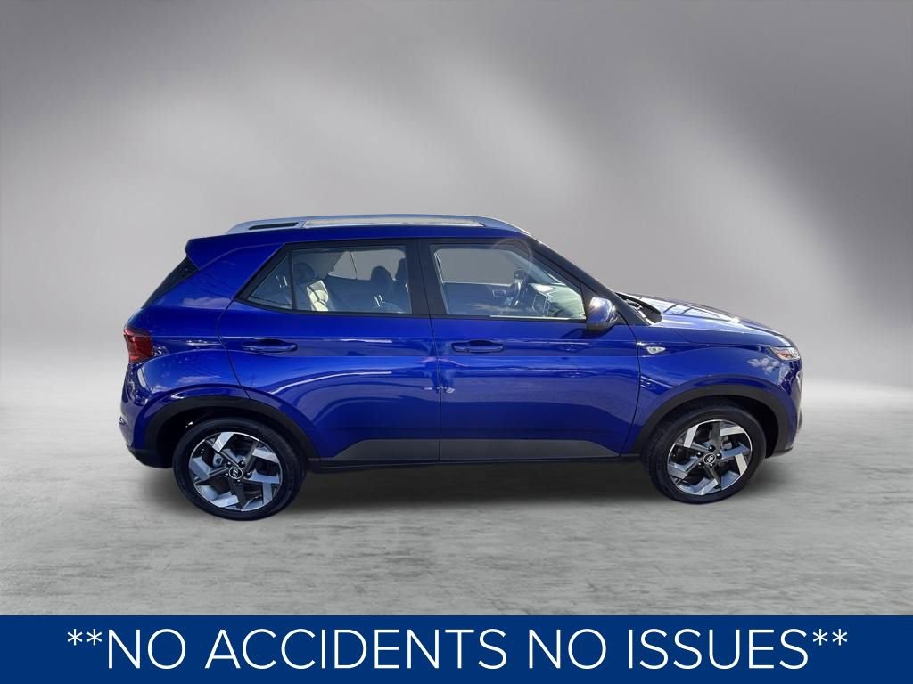 Used 2024 Hyundai Venue SEL image 3