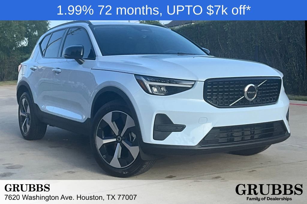New 2026 Volvo XC40 B4 Core