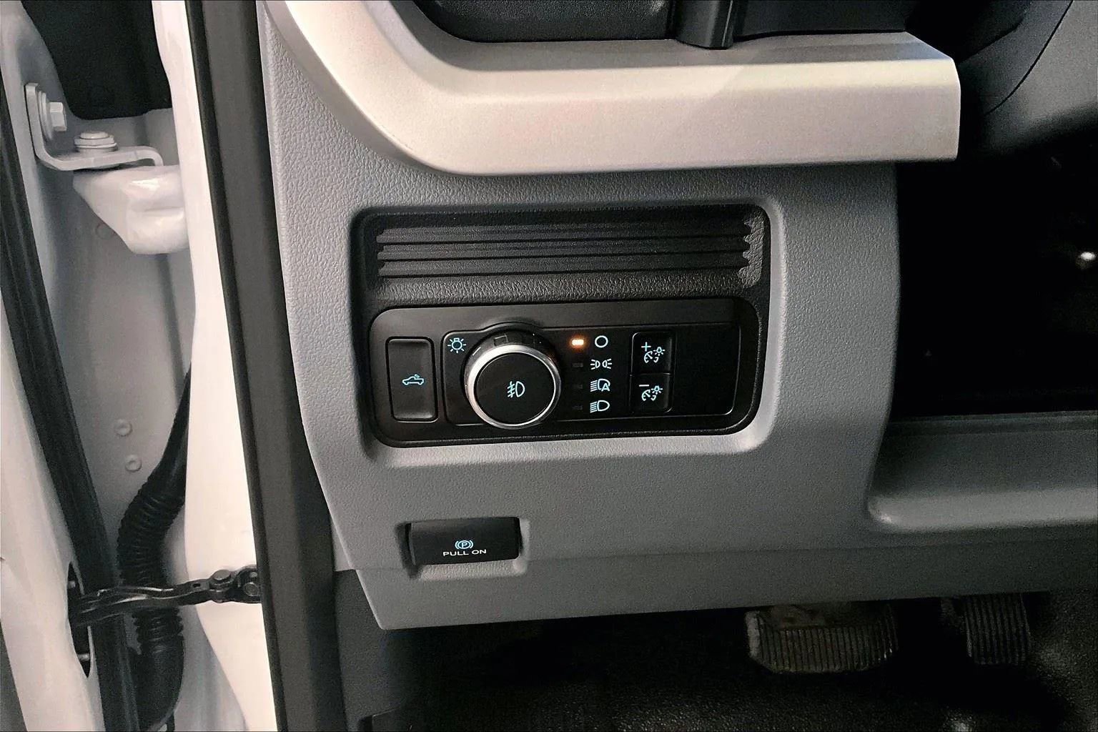 New 2026 Ford F250 XL w/ XL Chrome Package image 30