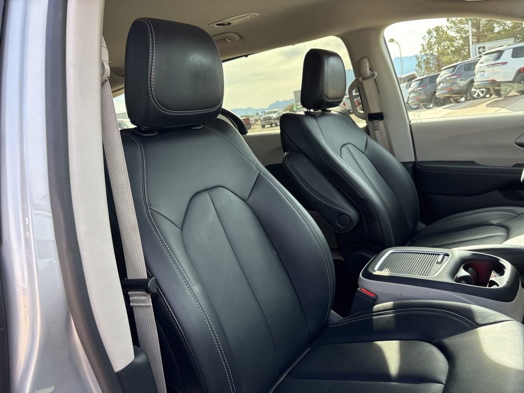 Used 2024 Chrysler Pacifica Touring-L FWD image 26