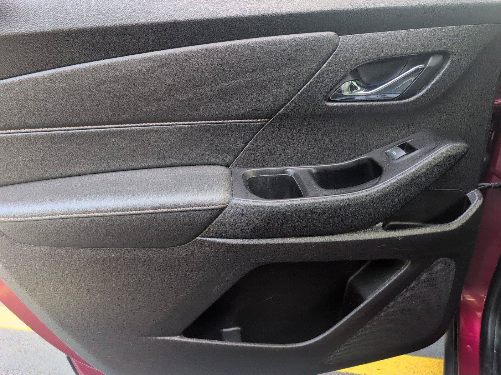 Used 2019 Chevrolet Traverse RS FWD image 36