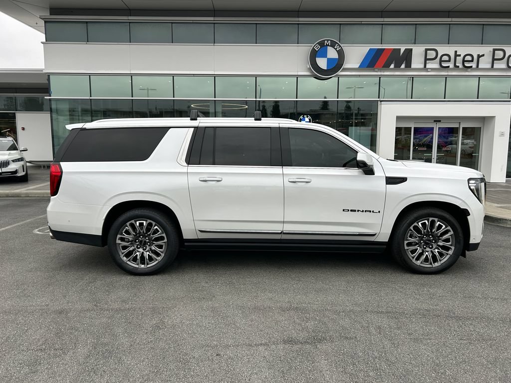 Used 2023 GMC Yukon XL Denali Ultimate AWD/4WD image 6