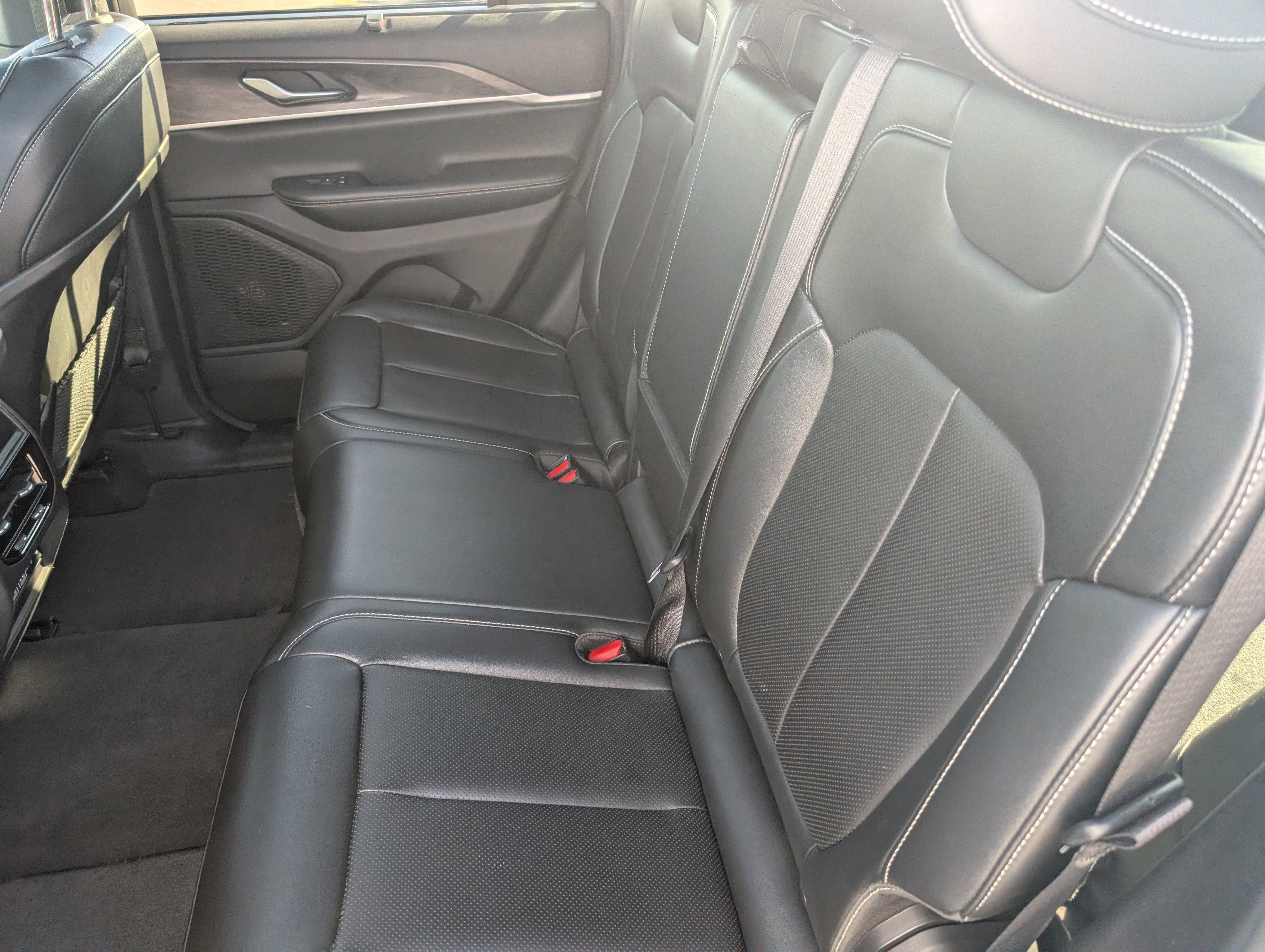 Used 2024 Jeep Grand Cherokee Limited w/ Luxury Tech Group II AWD/4WD image 27