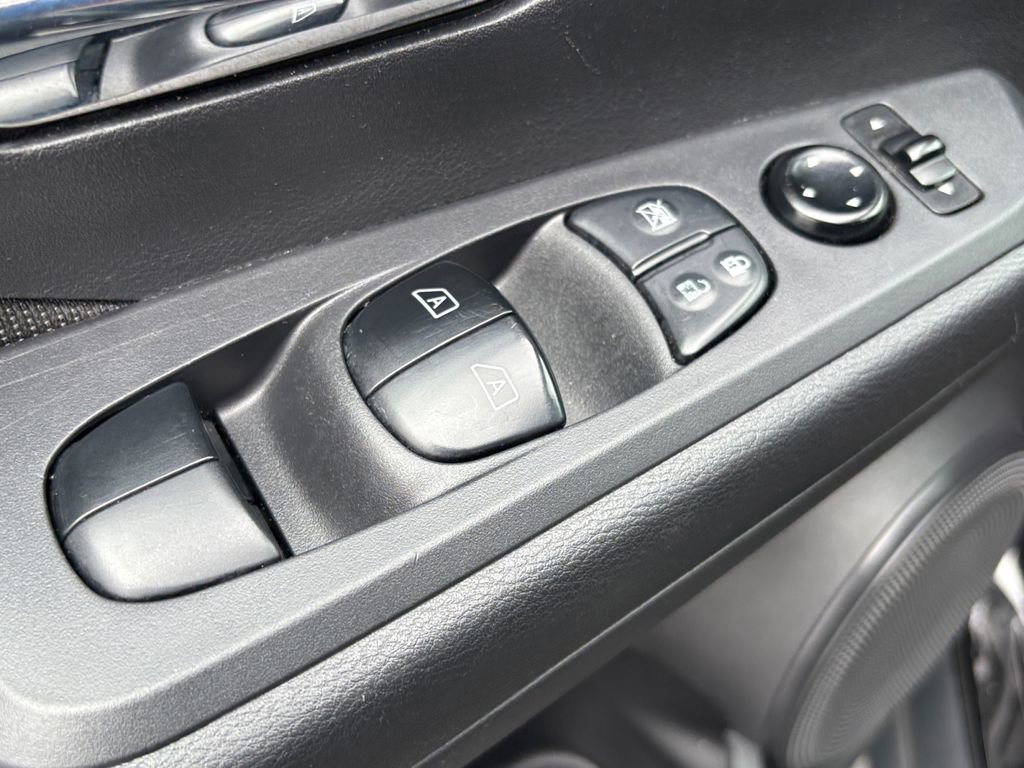 Used 2022 Nissan Kicks SV FWD image 4
