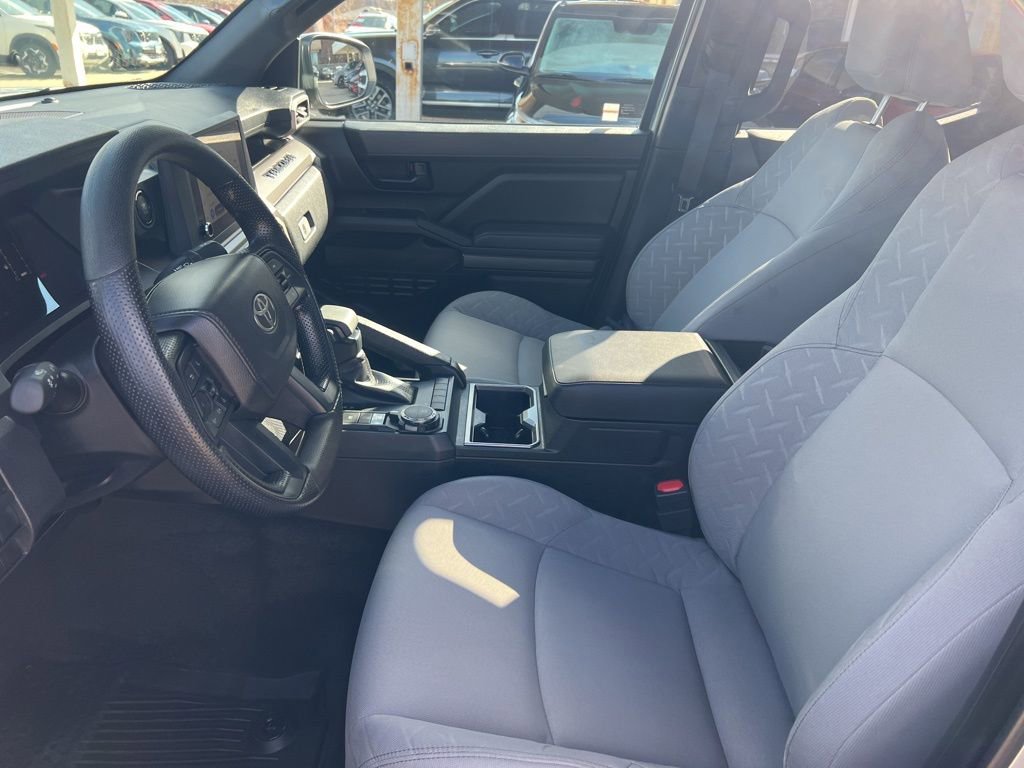 Used 2025 Toyota Tacoma SR5 AWD/4WD image 4