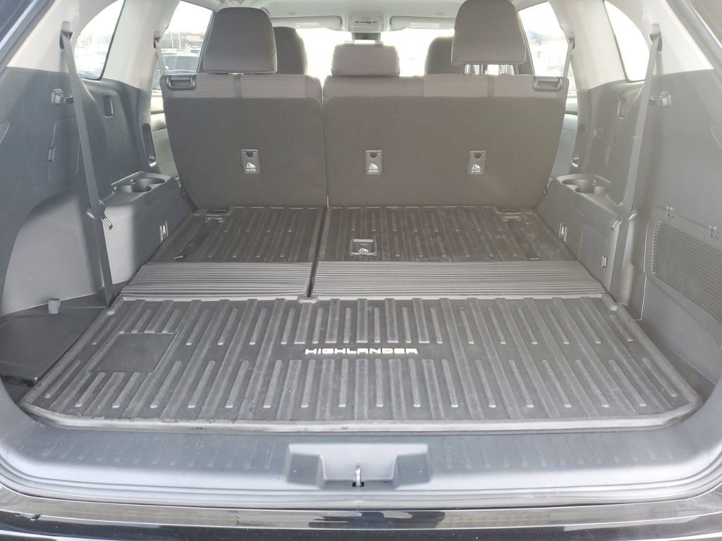 Used 2023 Toyota Highlander LE image 27