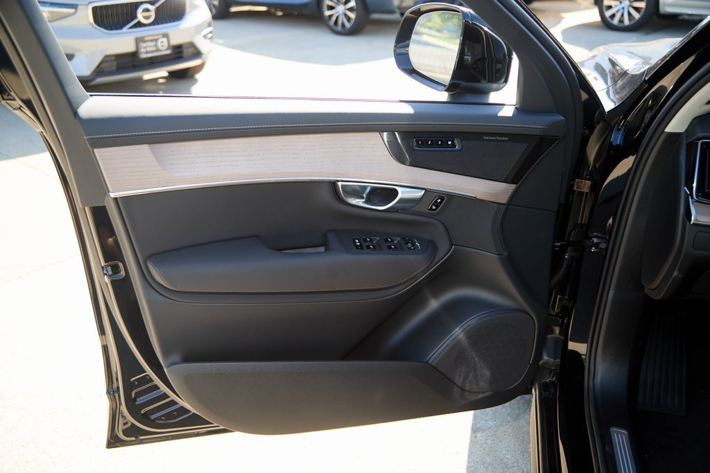 New 2026 Volvo XC90 B6 Plus w/ Protection Package Premier image 12