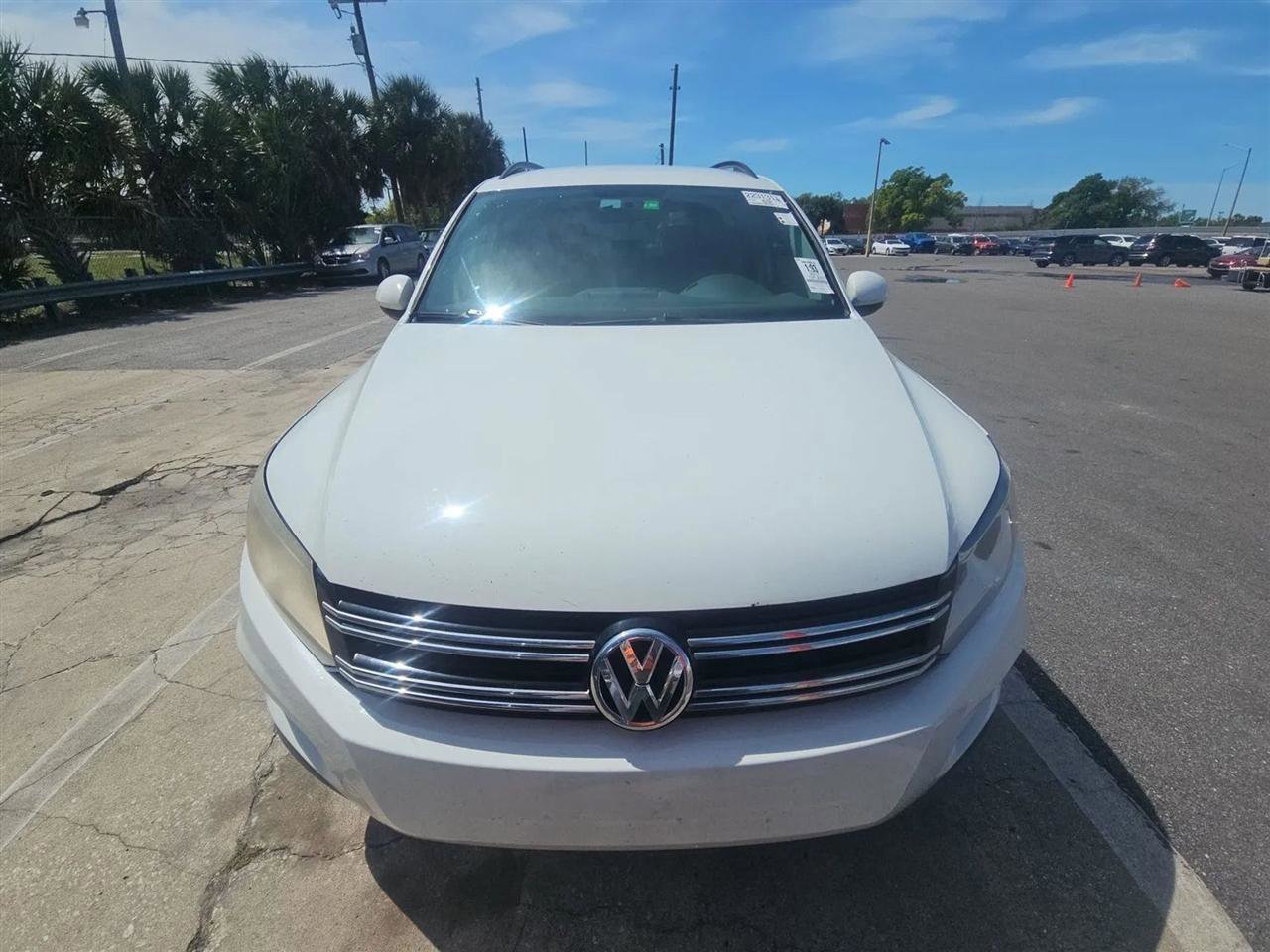 Used 2017 Volkswagen Tiguan Limited w/ Premium Package image 2