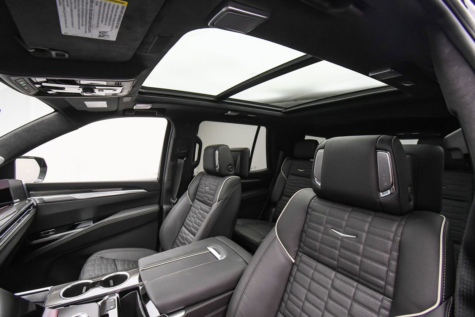 Used 2025 Cadillac Escalade V w/ LPO, ONYX Package image 56