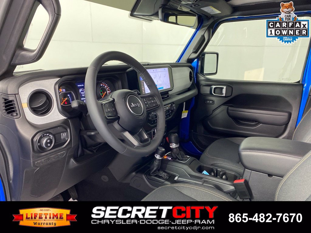 Used 2025 Jeep Gladiator Mojave AWD/4WD image 11