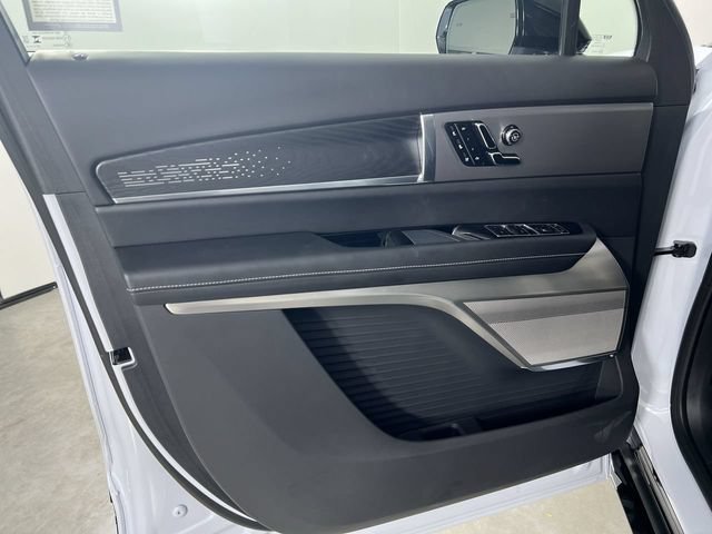 Used 2026 Cadillac Vistiq Platinum w/ LPO, Floor Liner Package AWD/4WD image 22