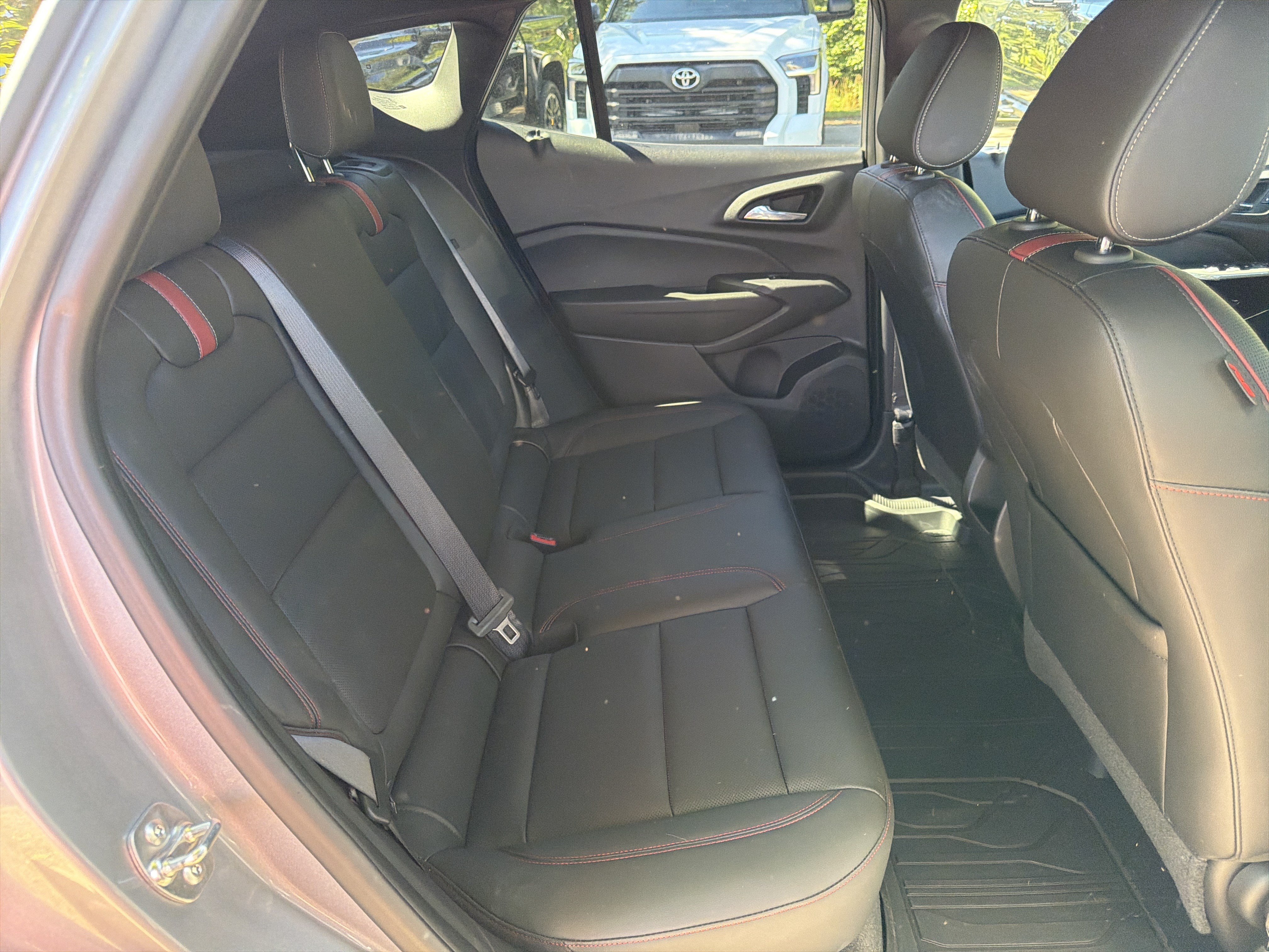 Used 2025 Chevrolet Trax RS w/ Sunroof Package FWD image 15