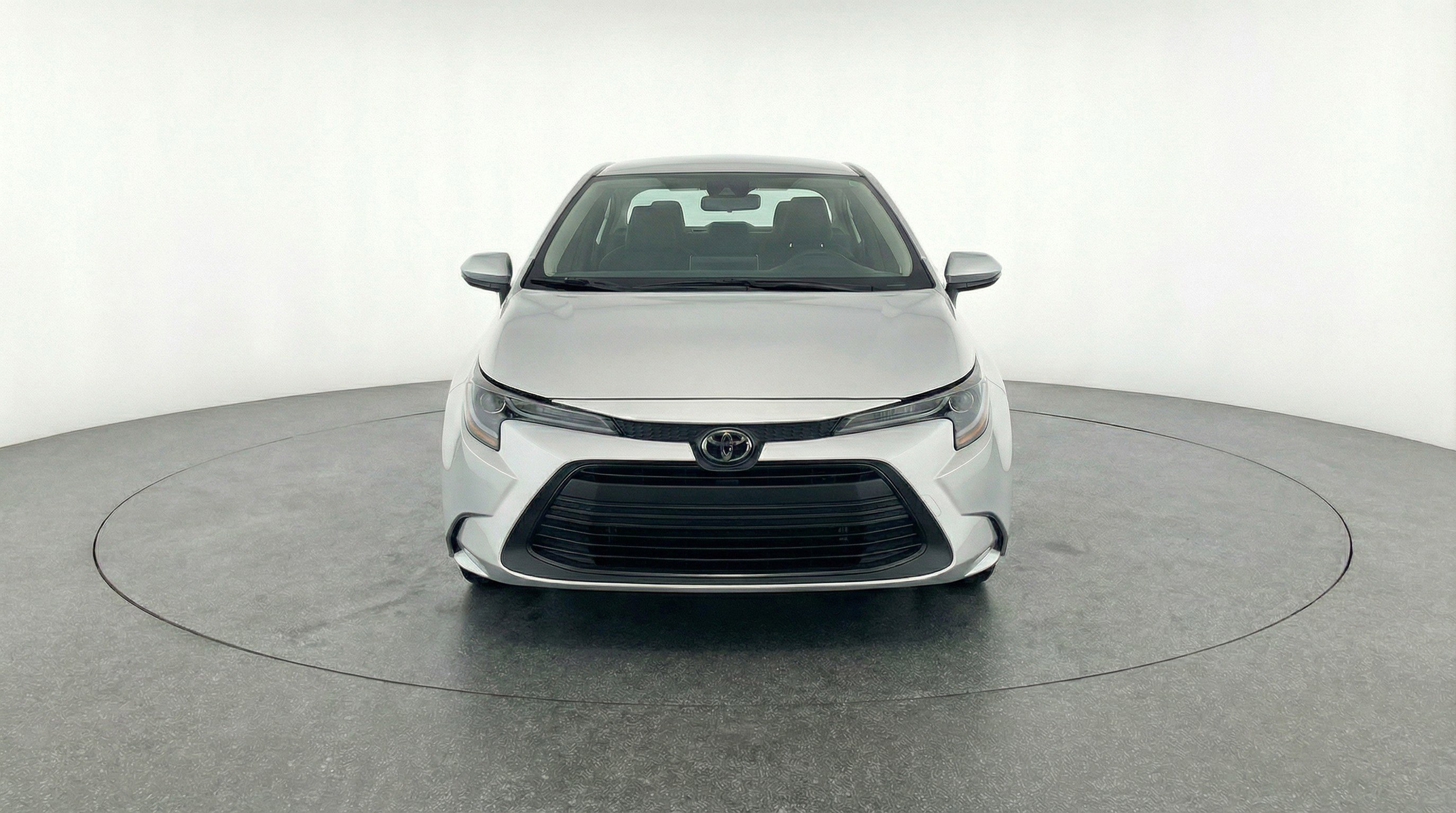 Used 2025 Toyota Corolla LE image 2