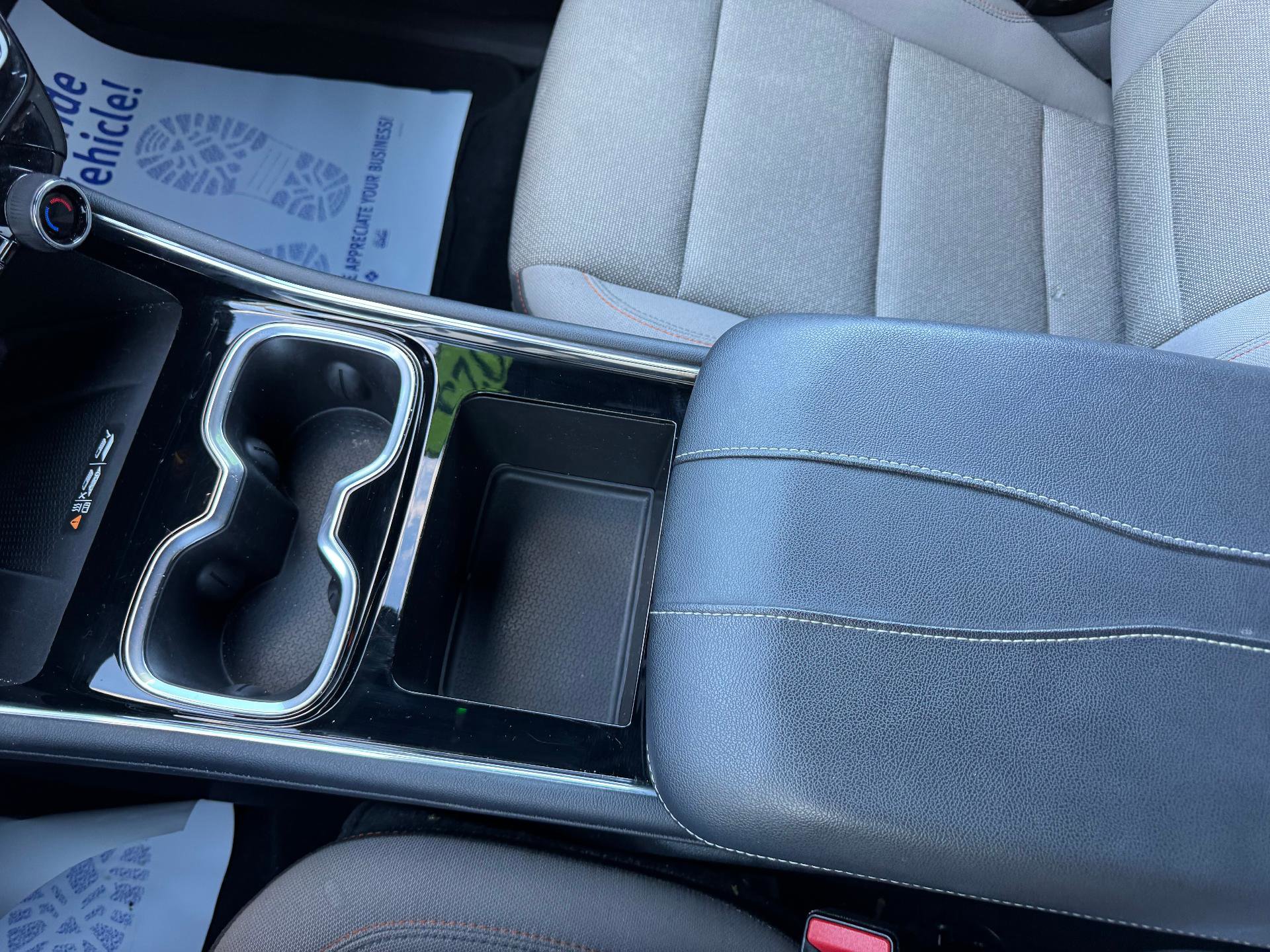 Used 2025 Chevrolet Traverse LT image 34