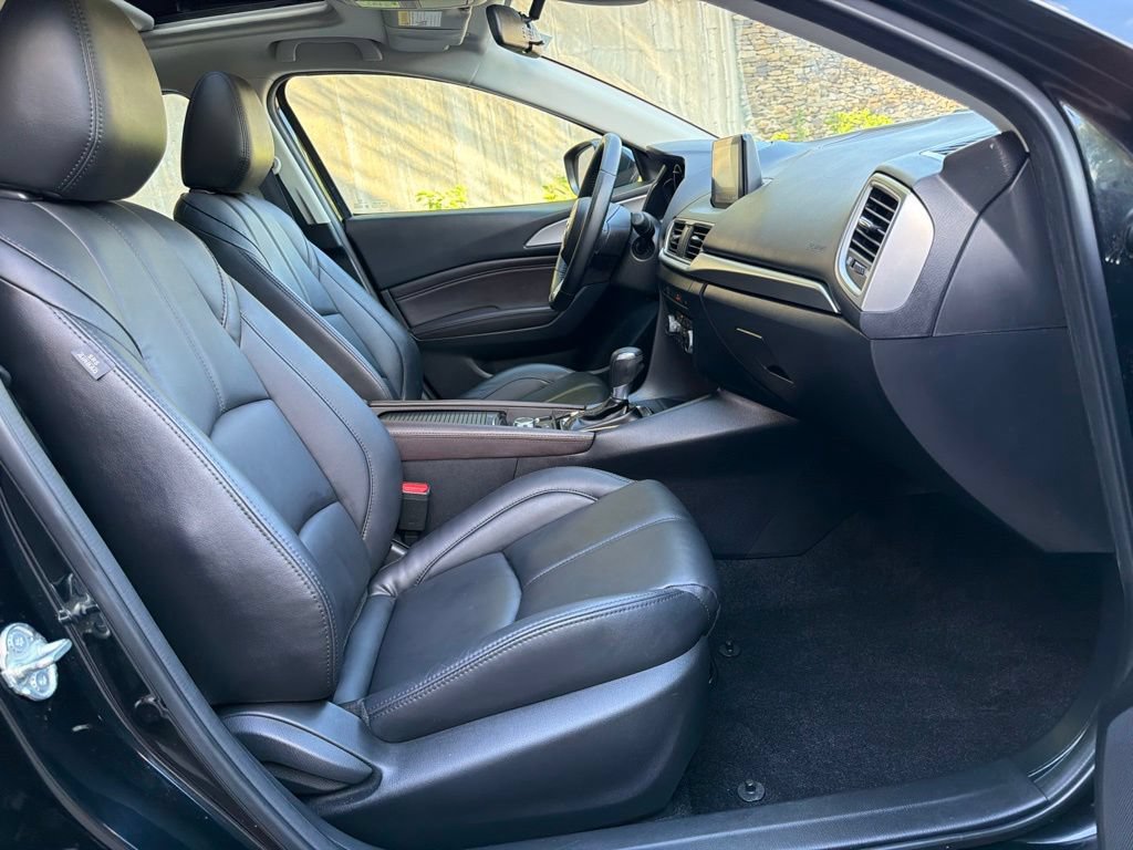 Used 2018 MAZDA MAZDA3 Touring FWD image 29