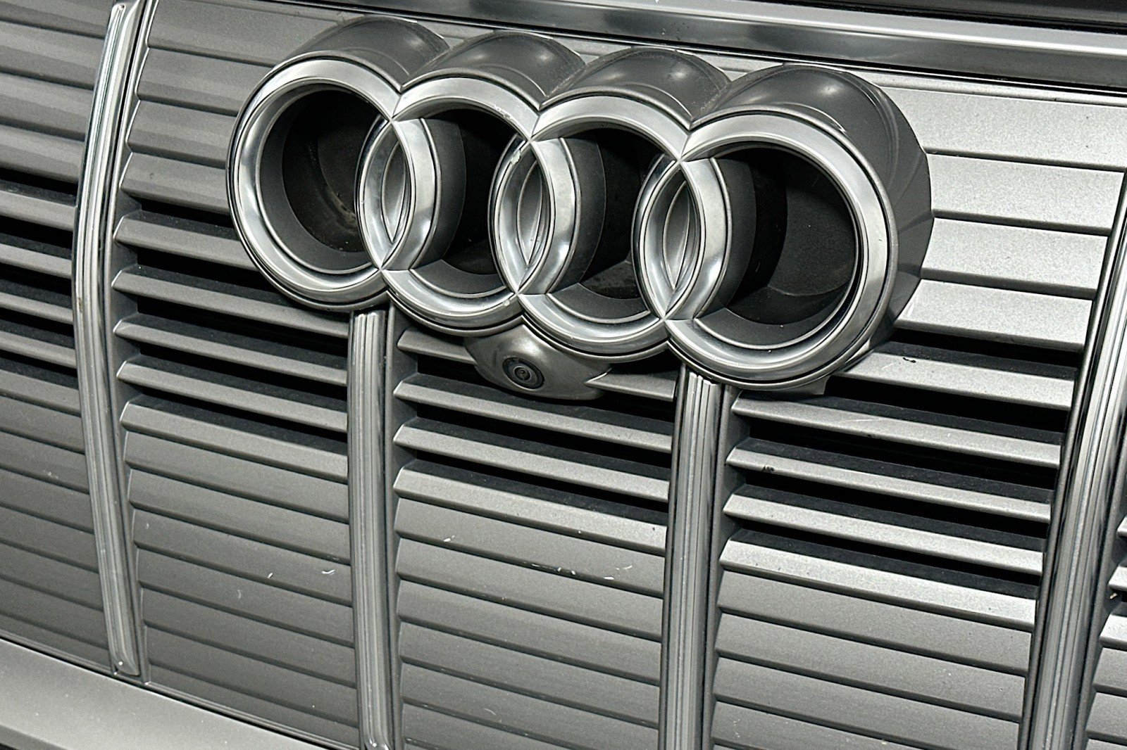 Used 2019 Audi e-tron Prestige w/ Prestige Package image 15