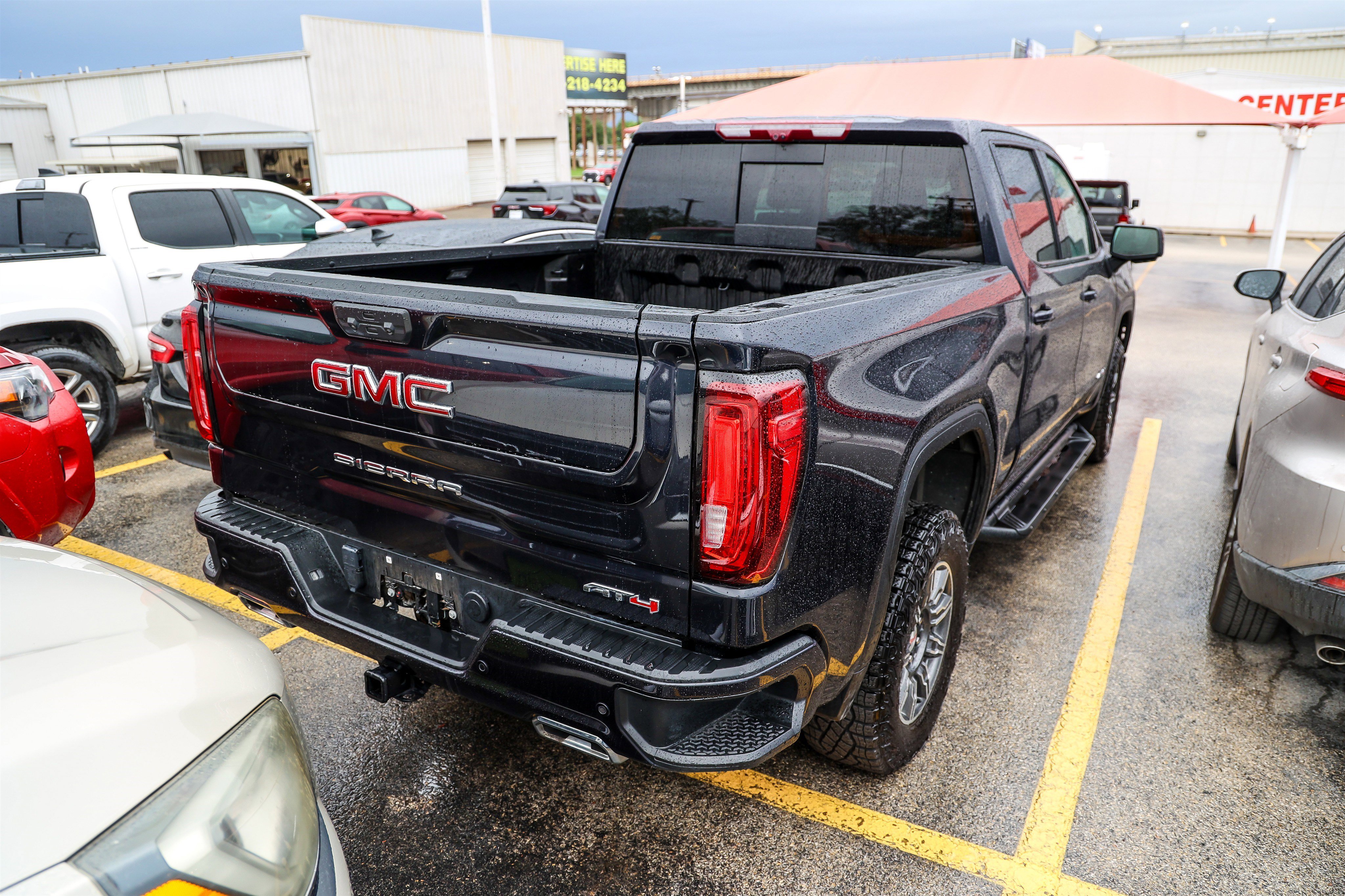 Used 2024 GMC Sierra 1500 AT4 w/ Technology Package AWD/4WD image 8