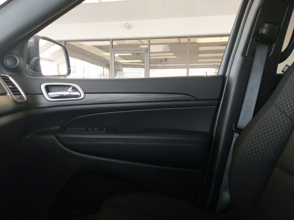 Used 2021 Jeep Grand Cherokee Laredo AWD/4WD image 22