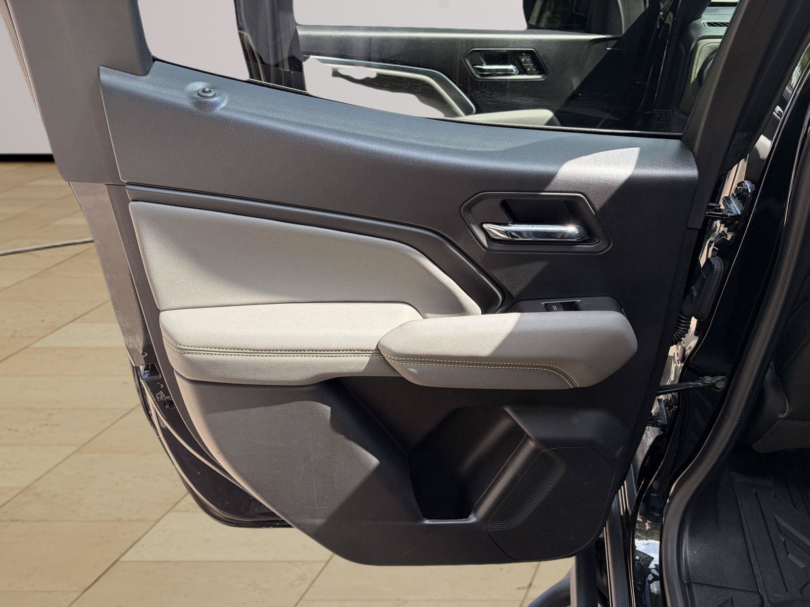 Used 2025 Chevrolet Colorado ZR2 w/ Midnight Edition AWD/4WD image 25