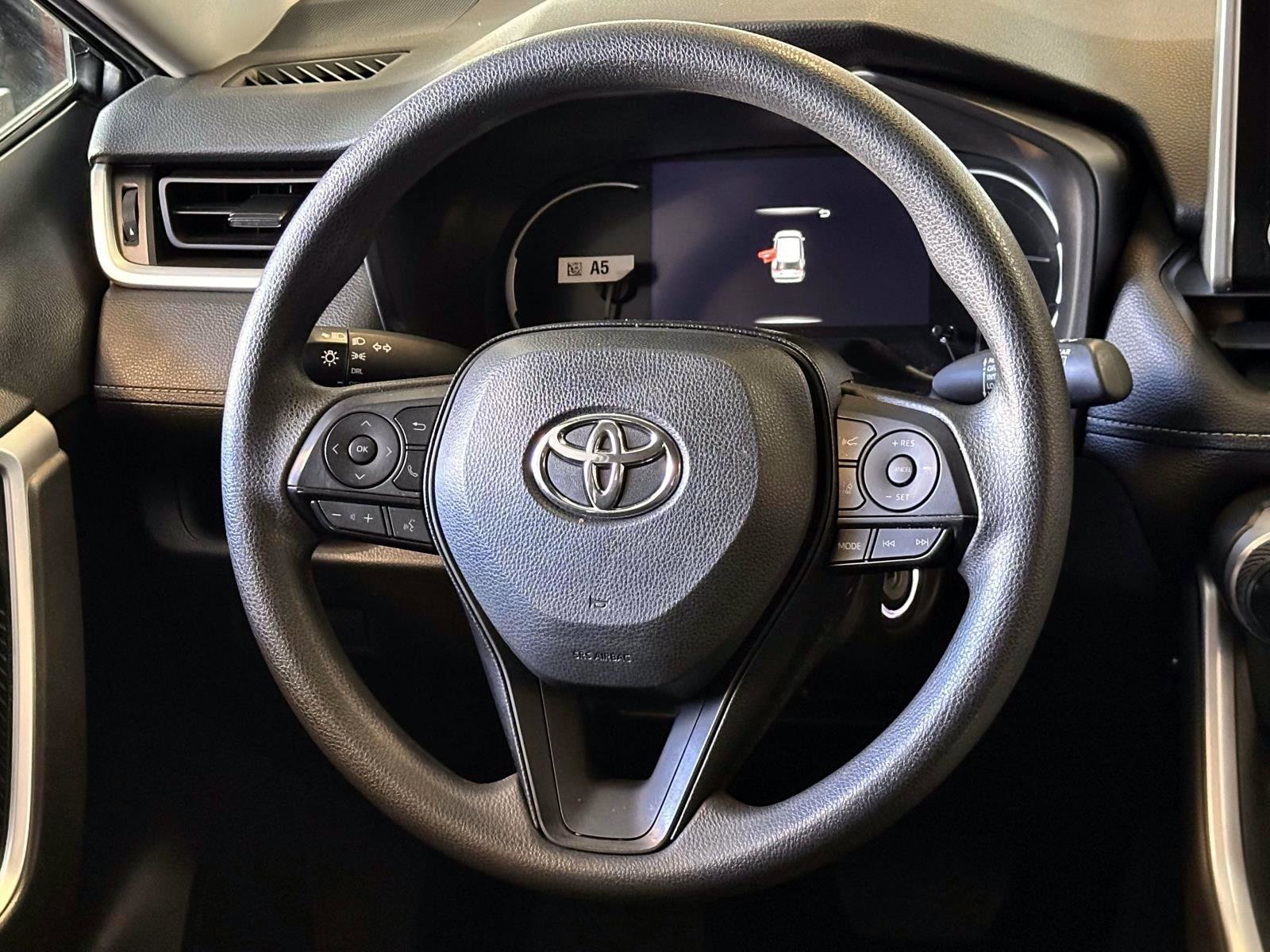 Used 2023 Toyota RAV4 LE AWD/4WD image 15