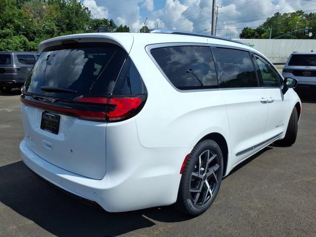 New 2027 Chrysler Pacifica Pinnacle FWD image 3