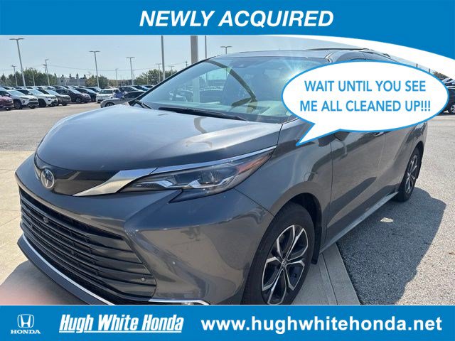 Used 2025 Toyota Sienna Platinum AWD/4WD image 1