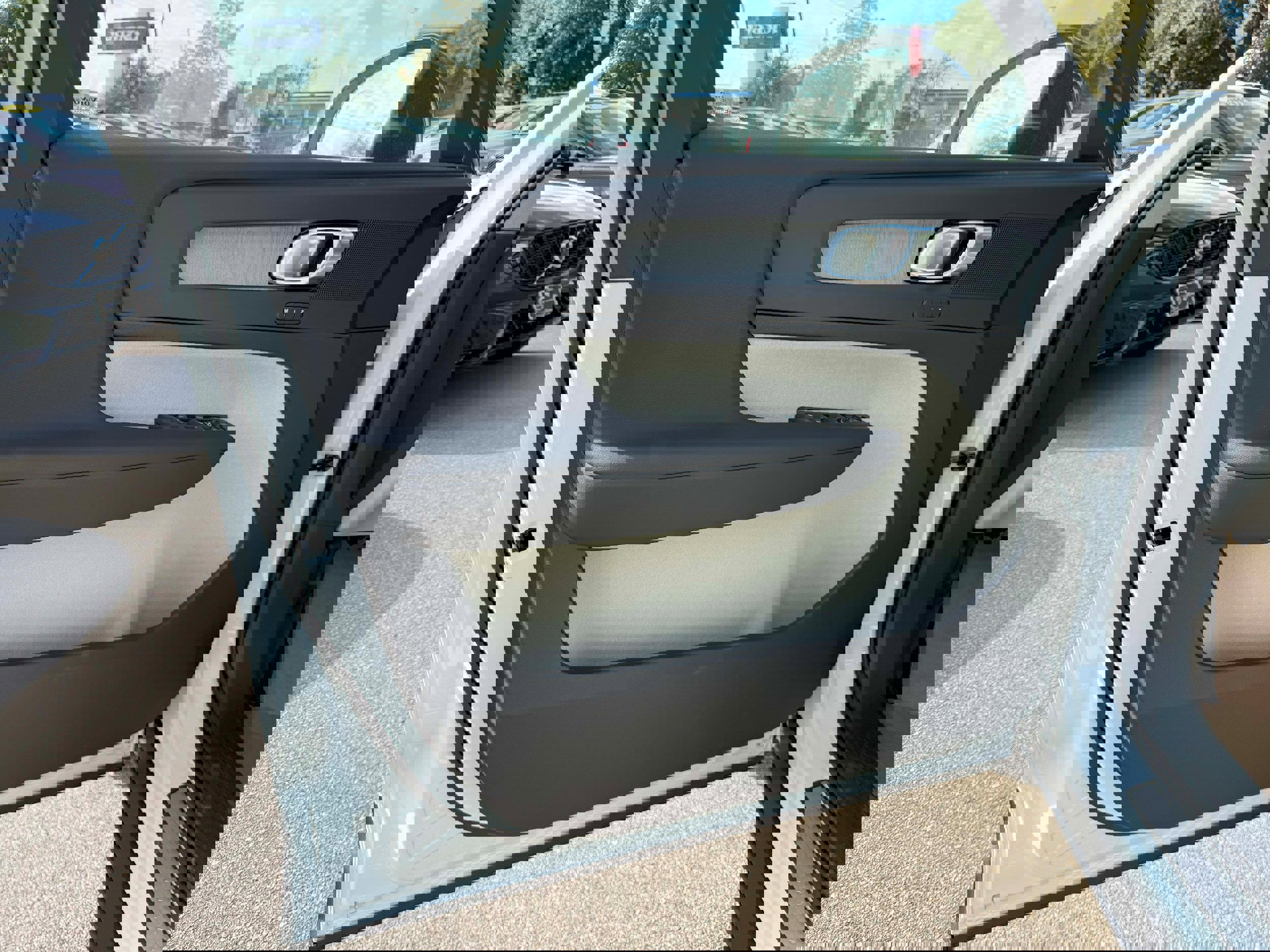 New 2026 Volvo XC40 B5 Plus w/ Protection Package Premier image 11