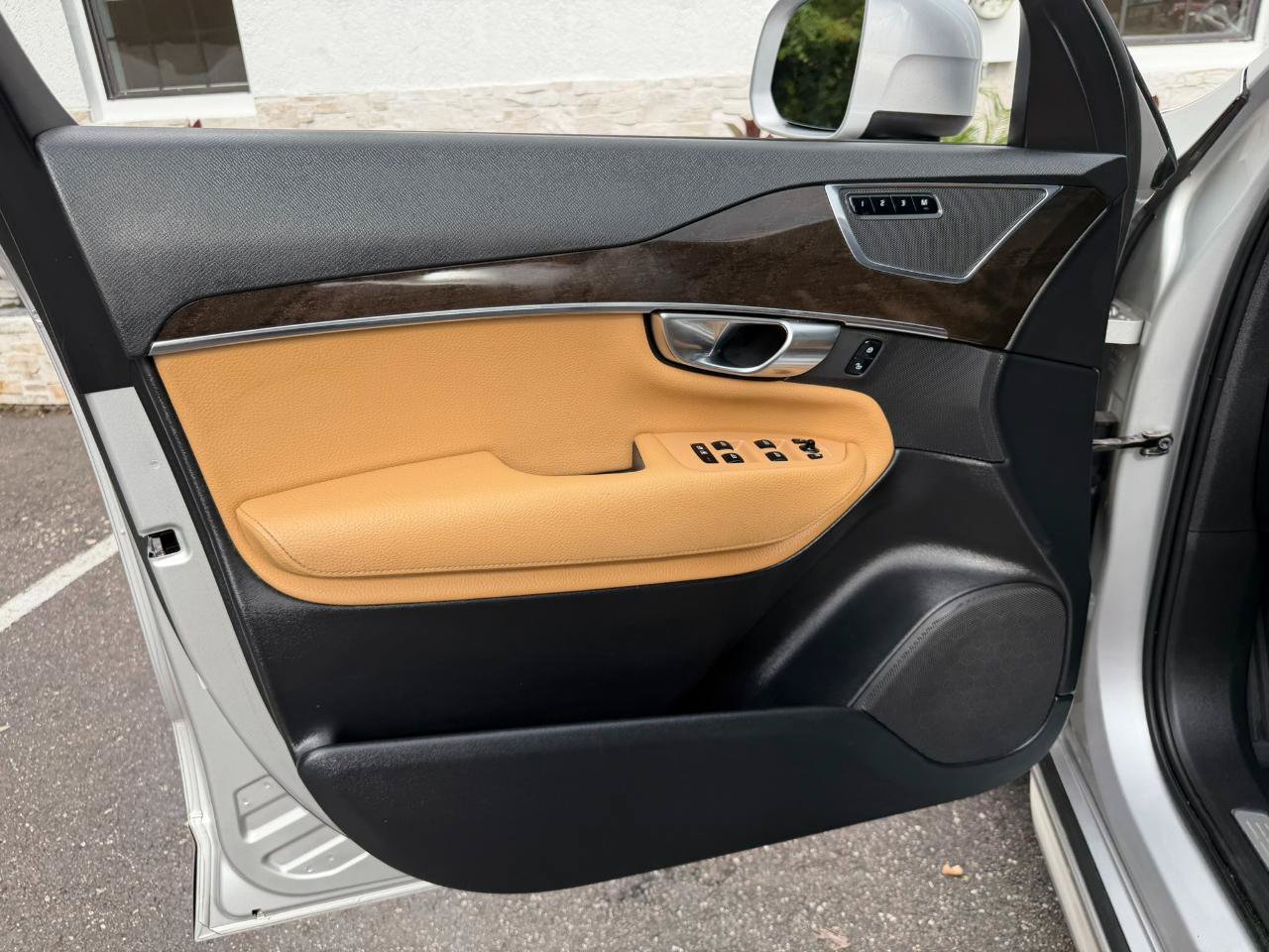 Used 2018 Volvo XC90 T6 Momentum w/ Convenience Package AWD/4WD image 28