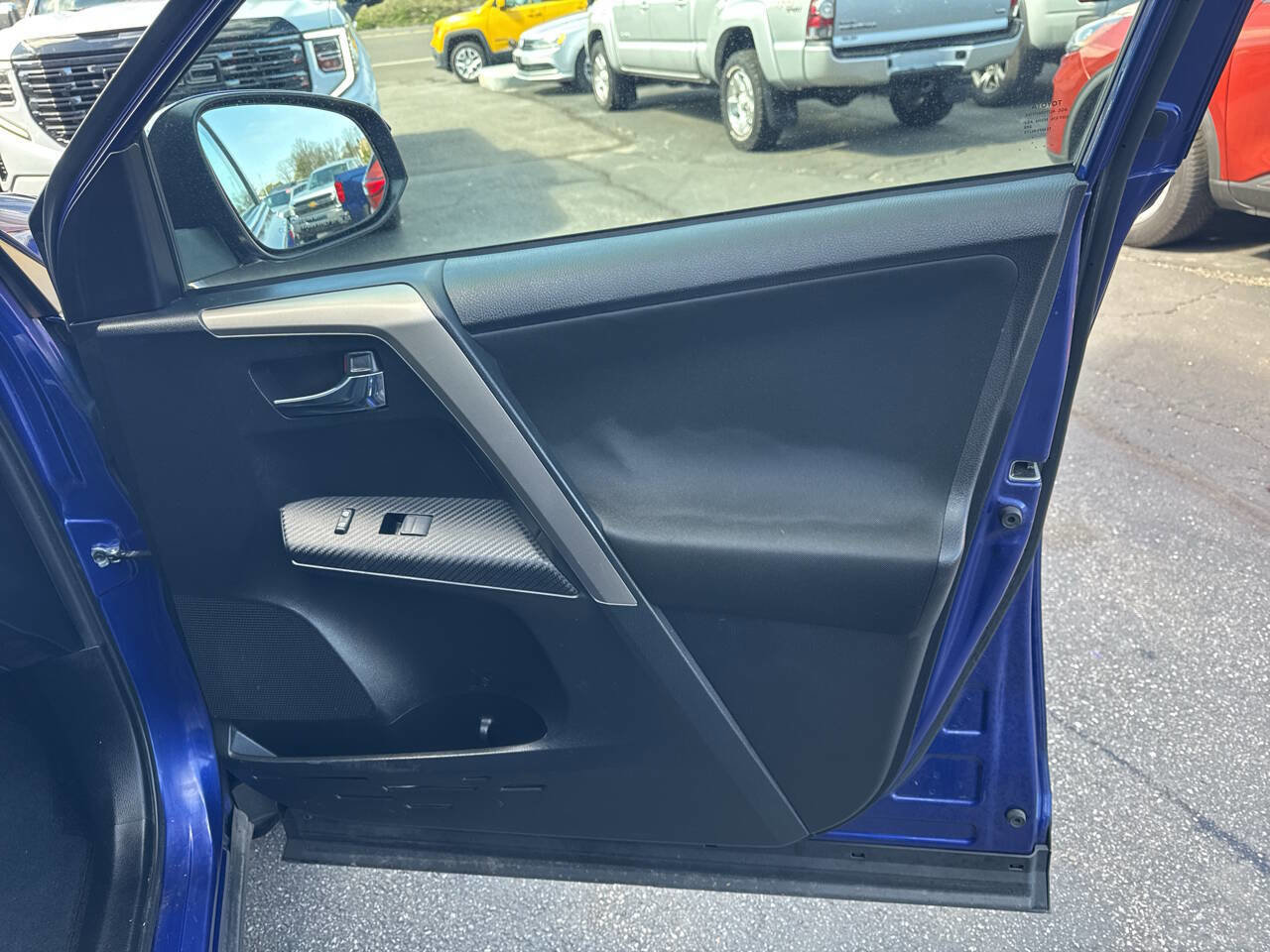 Used 2014 Toyota RAV4 XLE AWD/4WD image 24